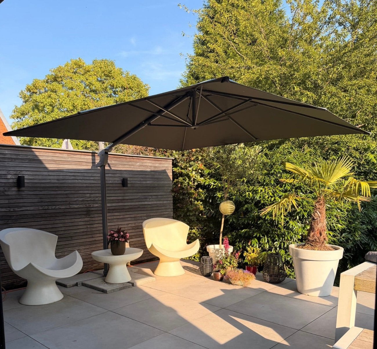Parasol Antraciet 300 bij 300 cm incl voet, Gebruikt, Zweefparasol, Verstelbaar, 2 tot 3 meter