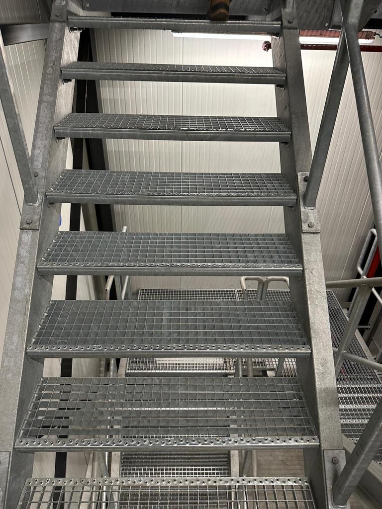 2x Gegalvaniseerde Trappenhuizen - 2x 7 treden, 1x 6 treden, Ophalen, Gebruikt, Trap, 4 meter of meer