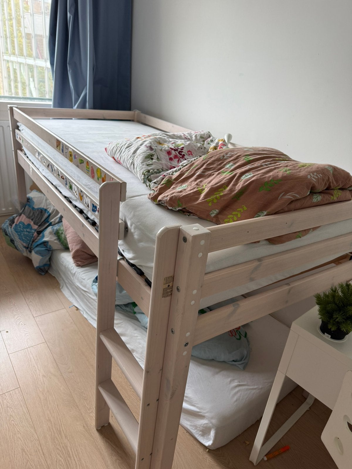 Hoogslaper - high bed almost new, Ophalen, Zo goed als nieuw, Hoogslaper