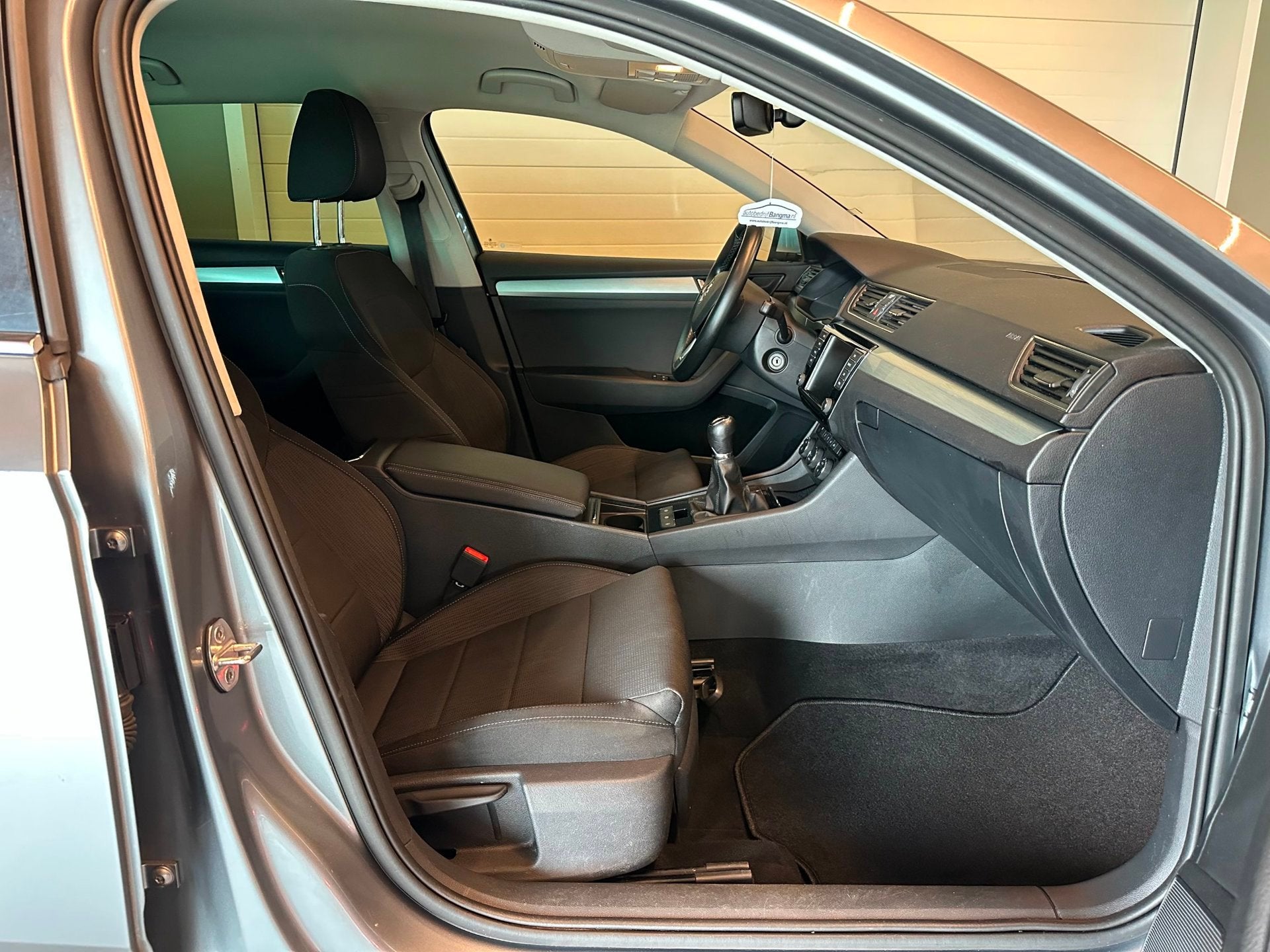 Skoda Superb Combi 1.4 TSI ACT AMBITION BUSINESS-uitv|NAVIGA, Voorwielaandrijving, Dealer onderhouden, Stof, Gebruikt