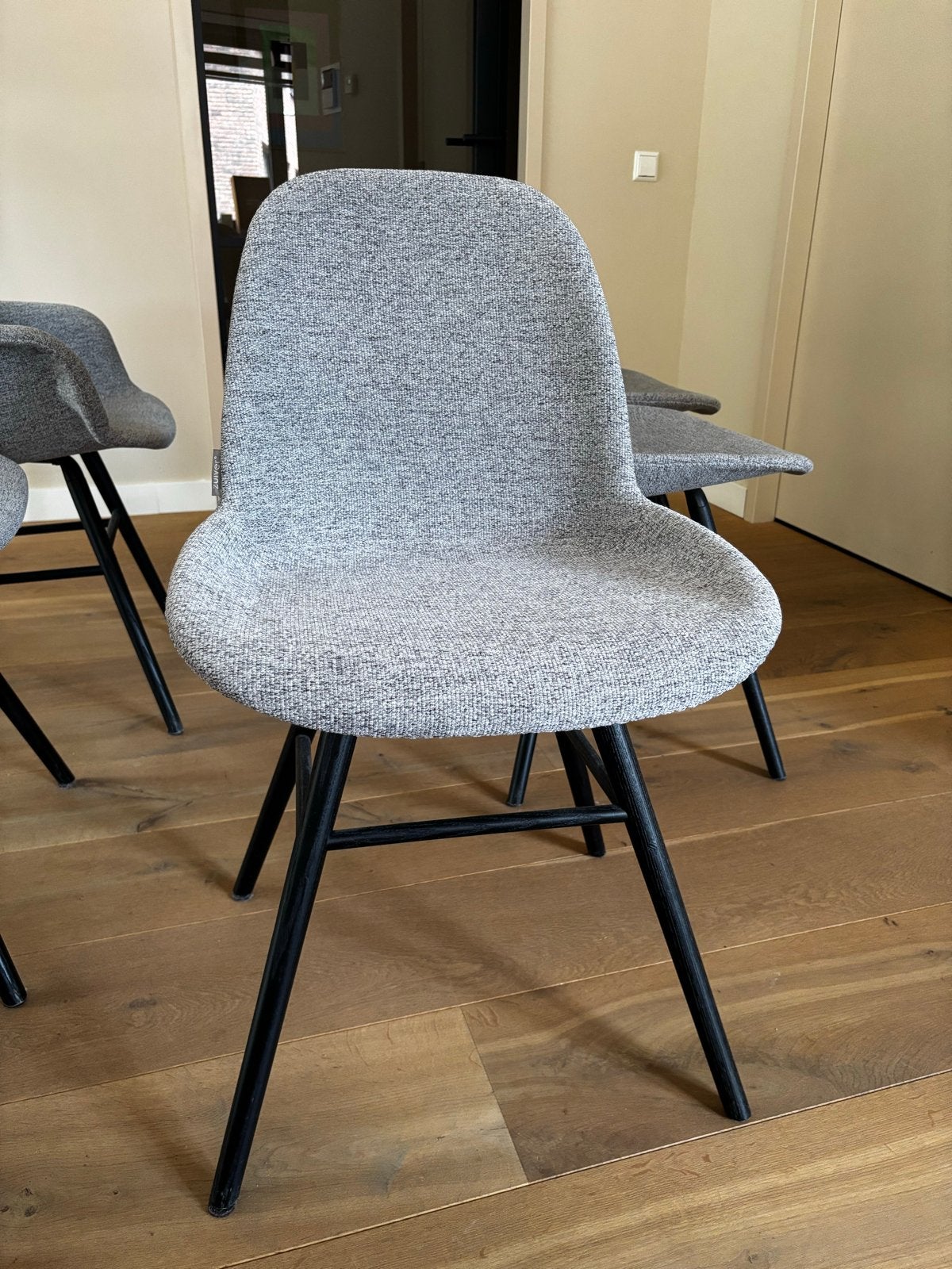 6x Zuiver Albert Kuip Soft Eetkamerstoelen - Grijs (2021), Huis en Inrichting, Stoelen, Ophalen, Gebruikt, Vijf, Zes of meer stoelen