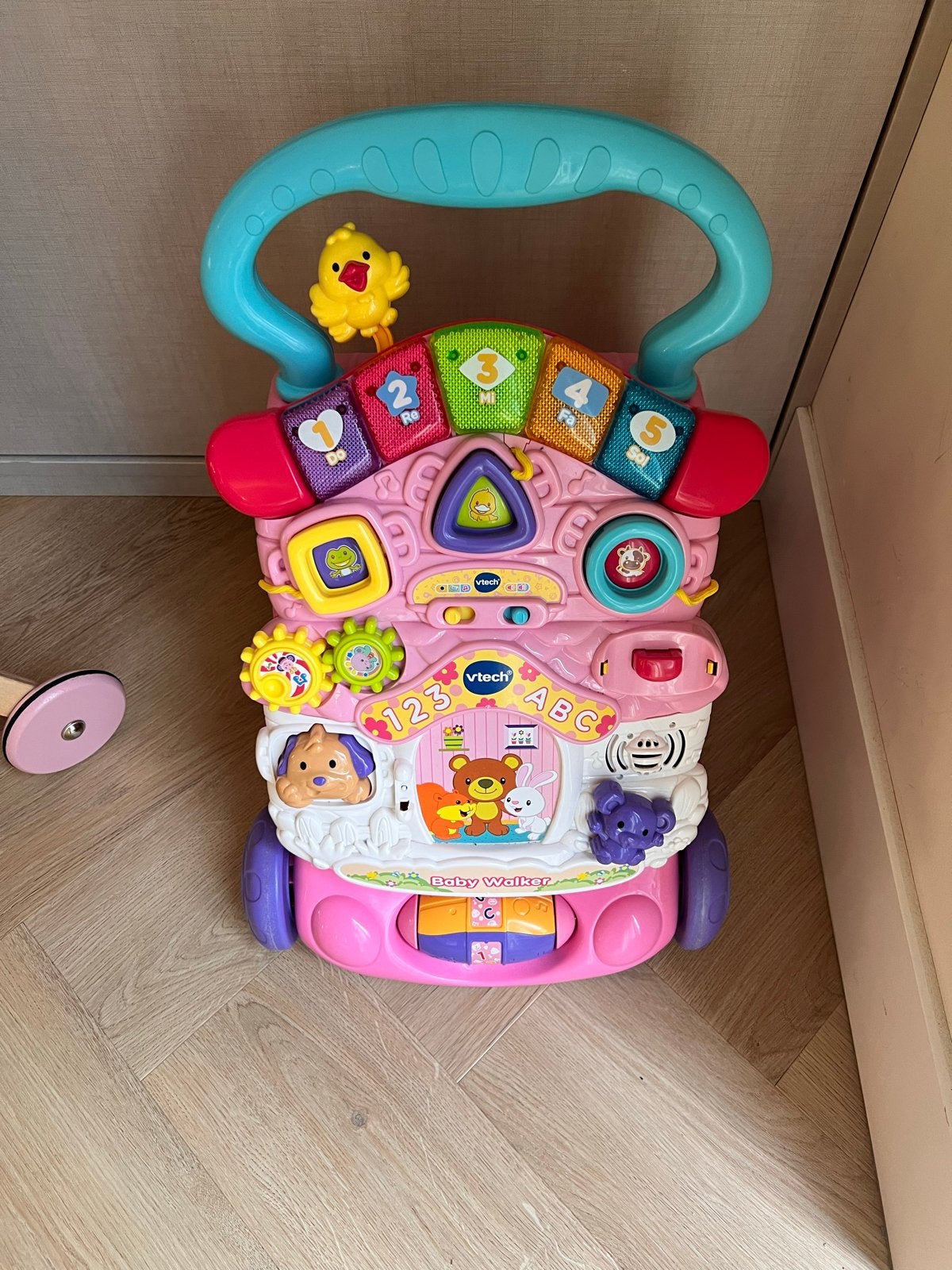 VTech Roze Loopstoel met Speelpaneel, Kinderen en Baby's, Ophalen, Zo goed als nieuw, 6 maanden tot 2 jaar