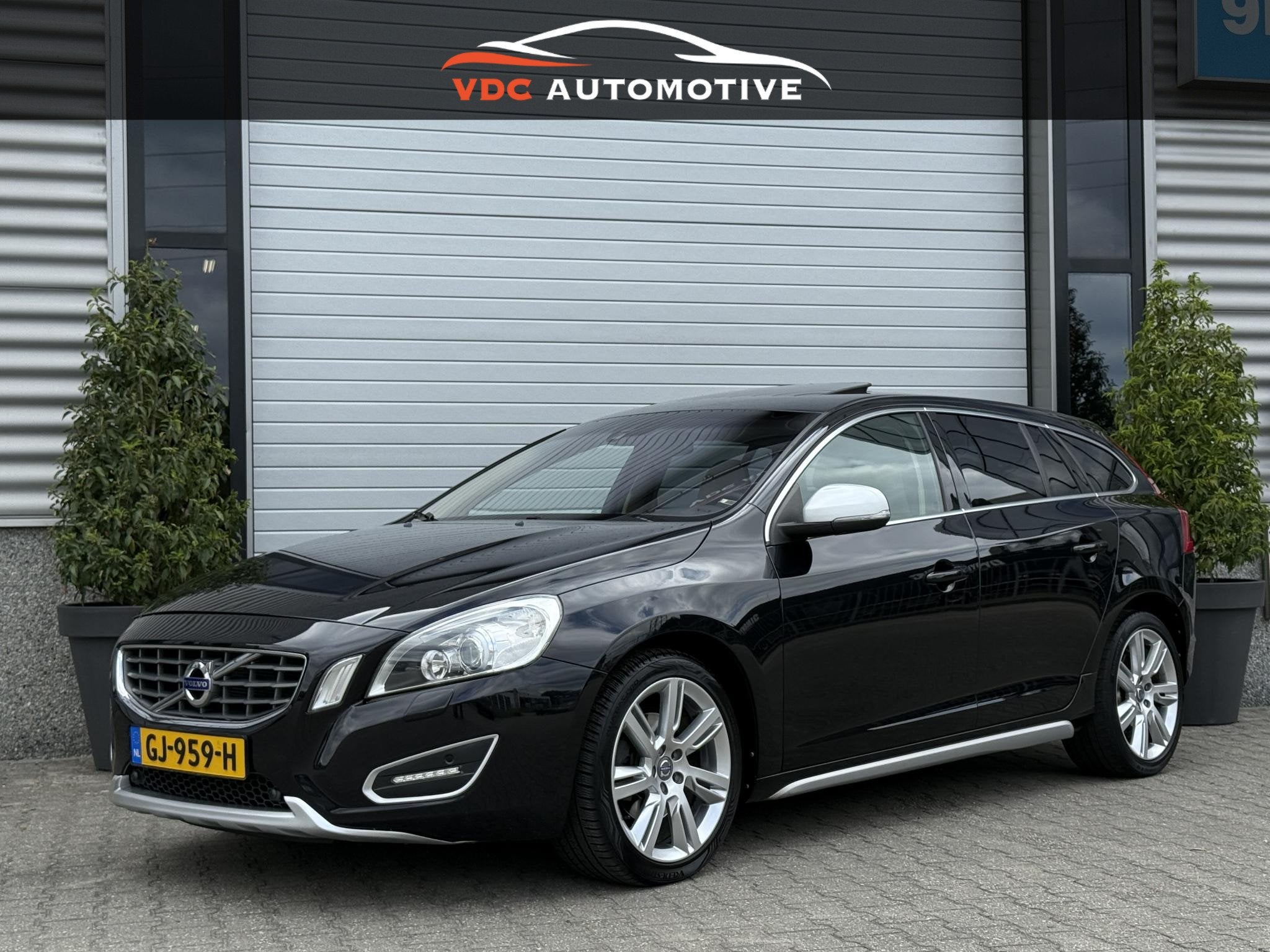 Volvo V60 1.6 T4 Kinetic Schuifdak | Trekhaak | Leder | Stoe, Gebruikt, 4 cilinders, 179 pk, Zwart