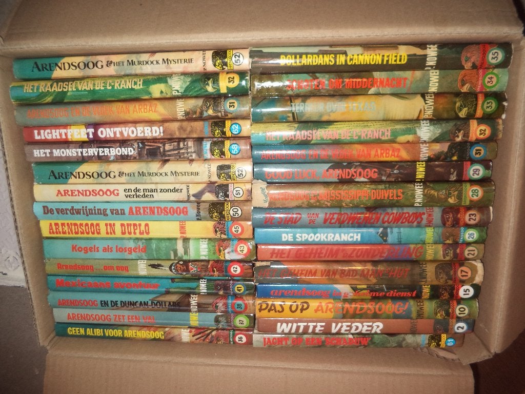 Serie van 30 Arendsoog boeken., Ophalen, Gelezen