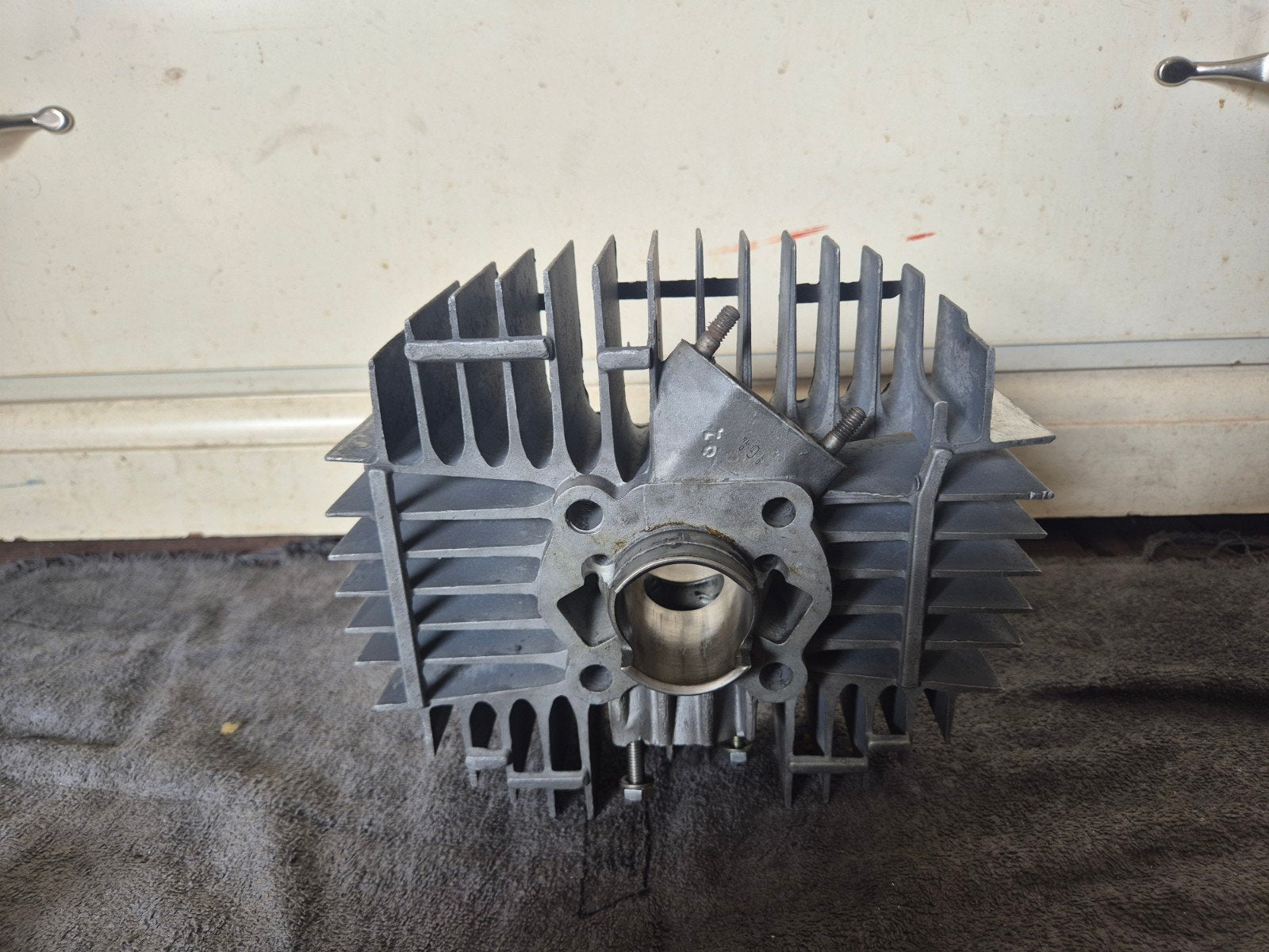 Zeer snelle Mahle 50 cc cilinder set op Brede tap, Rhenen, Van belzen scooters, Boslandweg 148, Ophalen of Verzenden