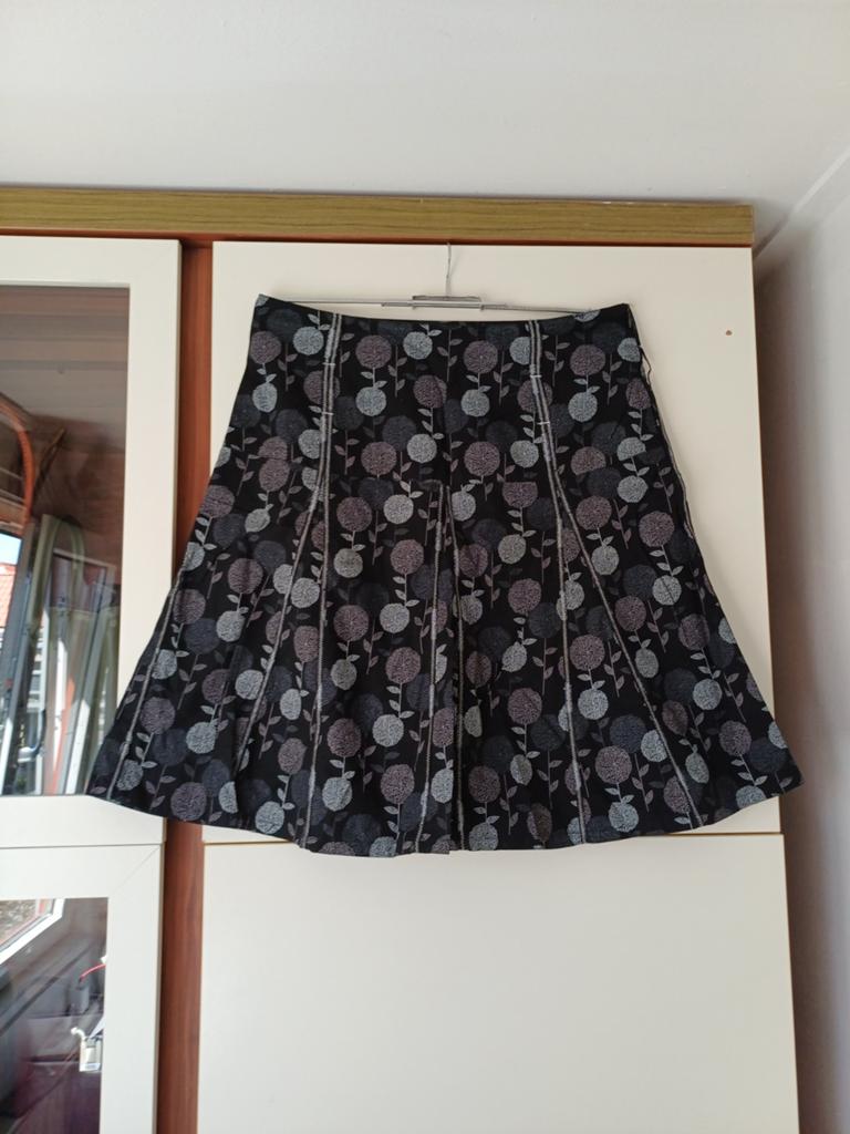 Prachtige rok, Kleding | Dames, Rokken, Ophalen of Verzenden, Zo goed als nieuw, Maat 42/44 (L), Onder de knie