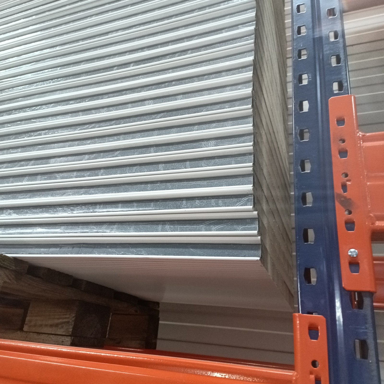 Partij nieuwe sandwichpanelen 4cm dik. 210 lang, Ophalen, 4 tot 8 cm, 15 m² of meer
