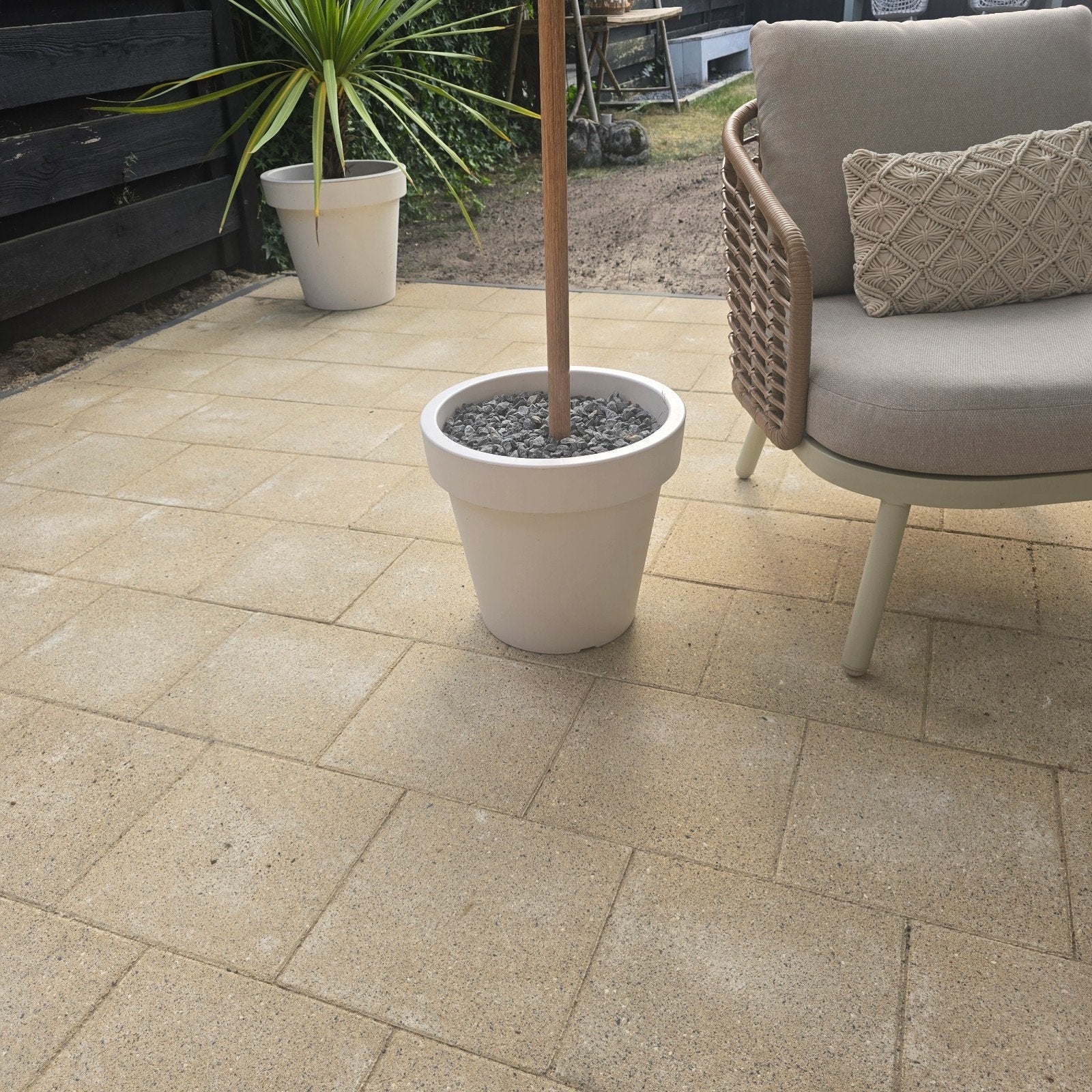 Ongeveer 21m2 betonnen zandkleurige terrastegels - nieuw, Tuin en Terras, Tegels en Klinkers, Ophalen of Verzenden, Zo goed als nieuw