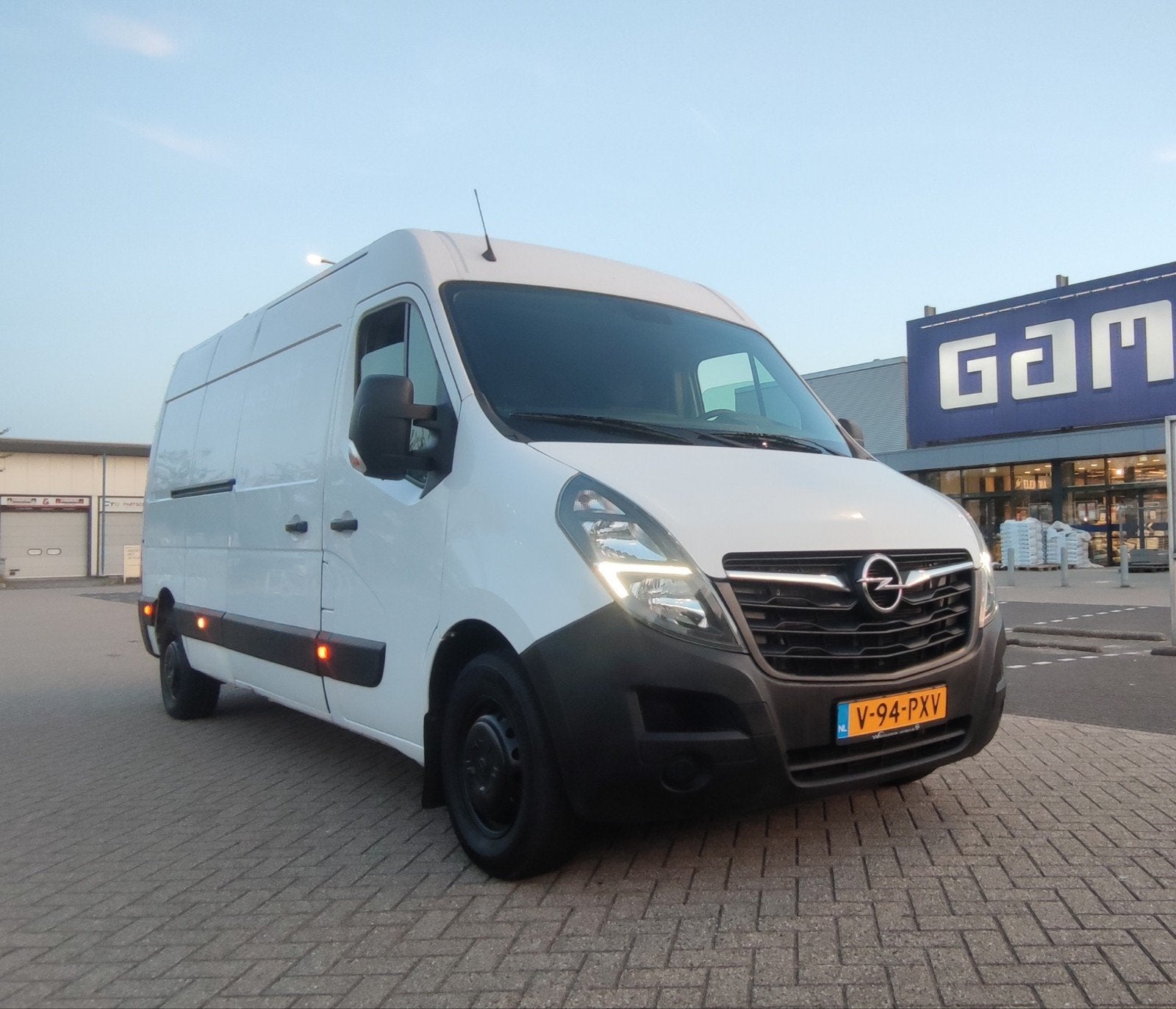 NETTE Opel Movano L3H2 2.3 bestelbus euro6 MARGE btwvrij, Voorwielaandrijving, USB, Particulier, Dealer onderhouden
