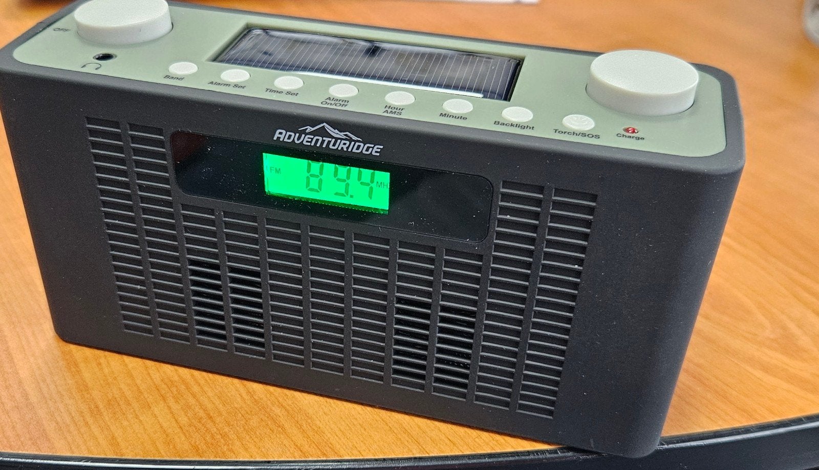 Foto 5 van Noodradio Fm /Am + zonnecel ,handzwengel ,accu ,li-ion batt