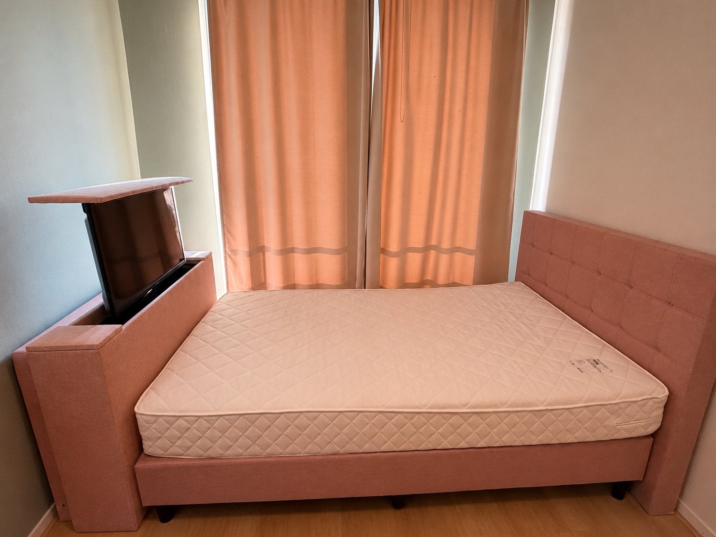 Boxspring oudroze met tvlift en matras (z.g.a.n.), Huis en Inrichting, Slaapkamer | Bedden, Ophalen, Overige kleuren, Tweepersoons