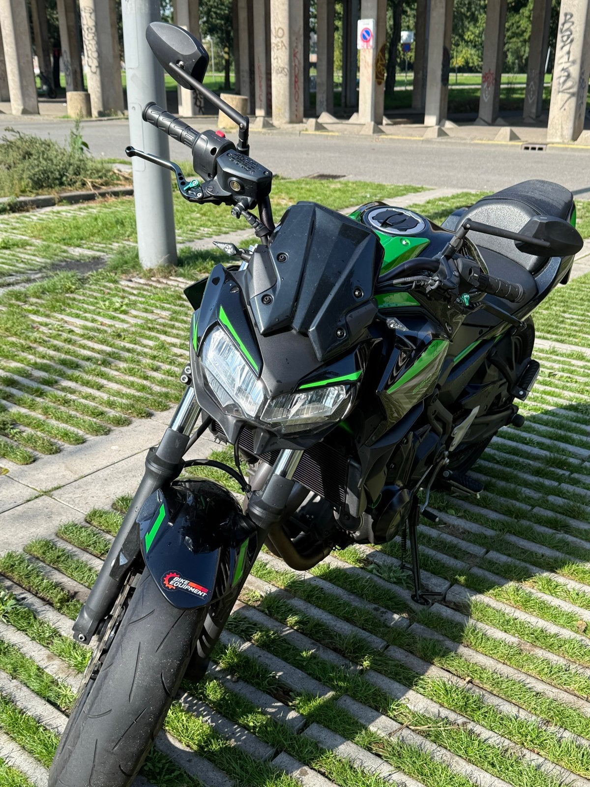 Kawasaki Z650 Naked Bike - Zwart/Groen - SC Project uitlaat, 2 cilinders, Occasion, Particulier, Meer dan 35 kW