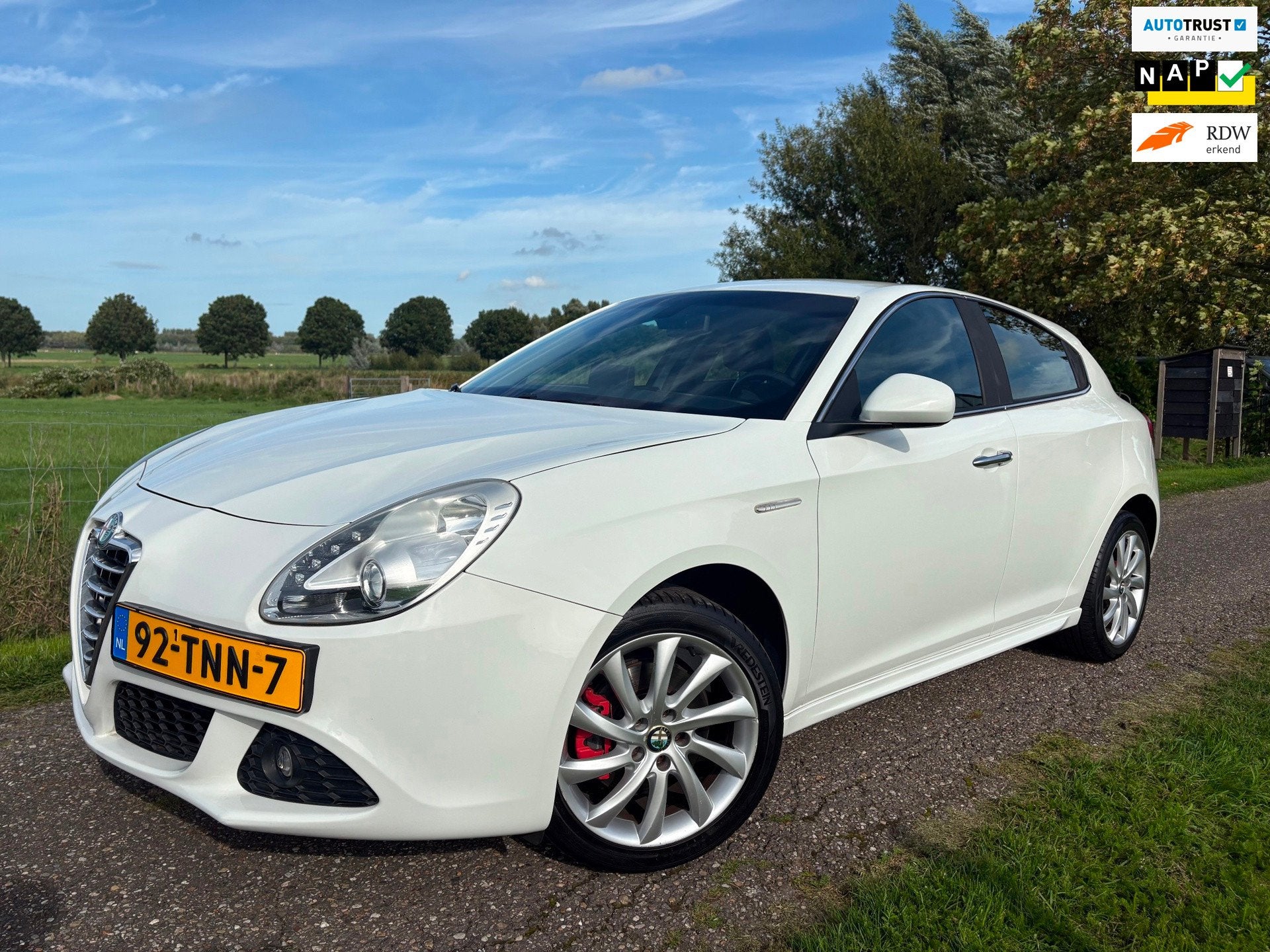 Alfa Romeo Giulietta 1.4 T Distinctive|Nette auto|Nieuwe APK, Auto's, Voorwielaandrijving, Gebruikt, 4 cilinders, Leder en Stof