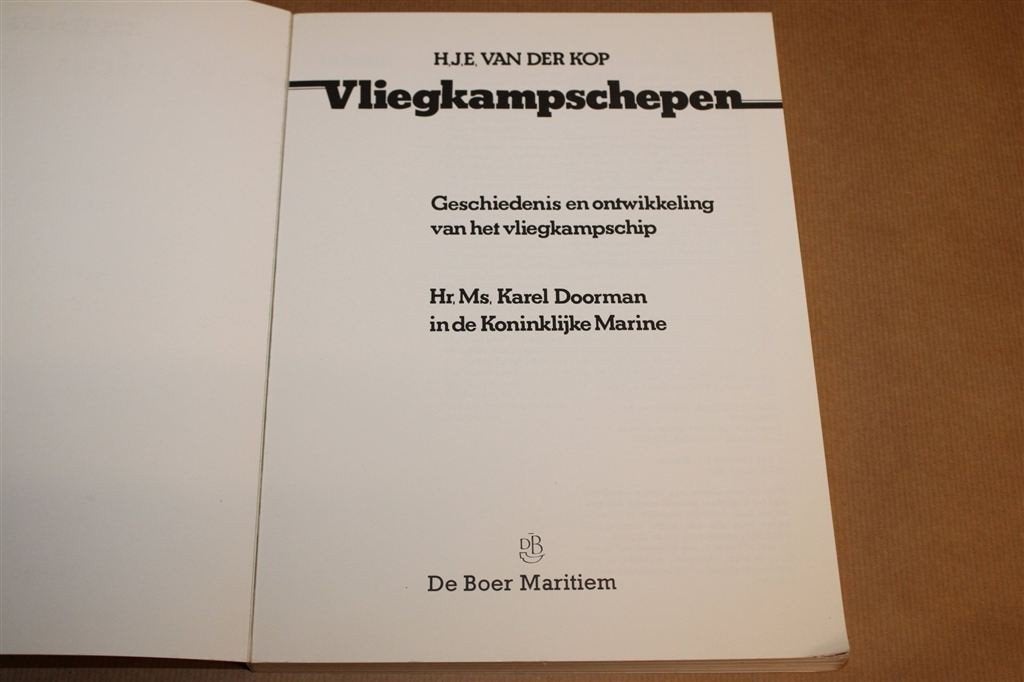 Vliegkampschepen — Hr. Ms. Karel Doorman en de Marine, Ophalen of Verzenden, Tweede Wereldoorlog, Gelezen, Overige onderwerpen