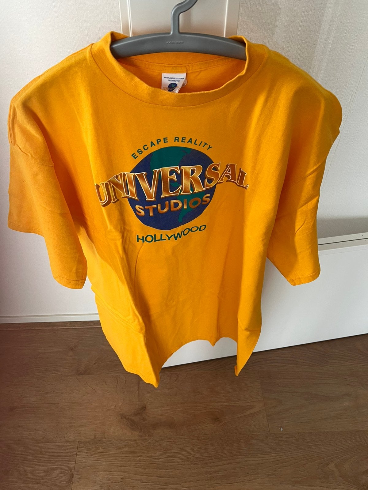 T- shirt van Universal studio’s Hollywood, Ophalen of Verzenden, Zo goed als nieuw, Overige maten, Geel