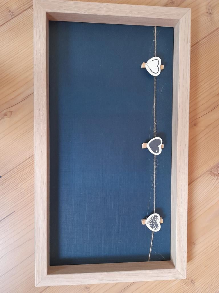 Fotobord met hartjeswasknijpers - ruimte voor 3 foto's, Ophalen of Verzenden, Zo goed als nieuw, Hout