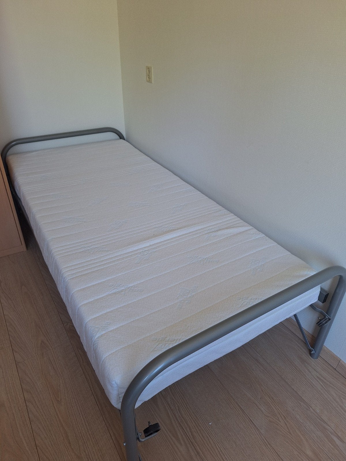 Onderschuifbed (2 bedden) met matrassen, 90 x 200, Huis en Inrichting, Slaapkamer | Bedden, Ophalen, 90 cm, Eenpersoons, Zo goed als nieuw