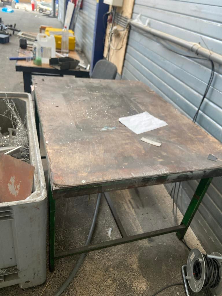Oude werkbank met zware gebruikssporen, Ophalen, Gebruikt