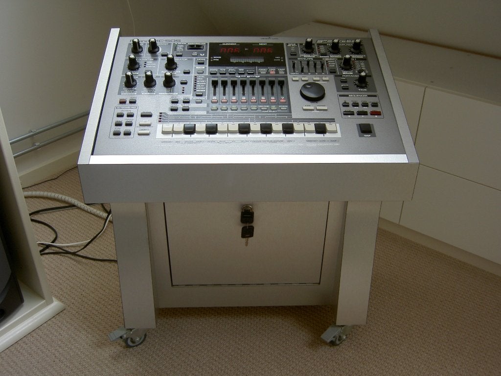 Exclusief handgemaakt studiomeubel Roland MC-505 Groovebox, Muziek en Instrumenten, Ophalen, Gebruikt, Instrumentstandaard, Keyboard of Synthesizer