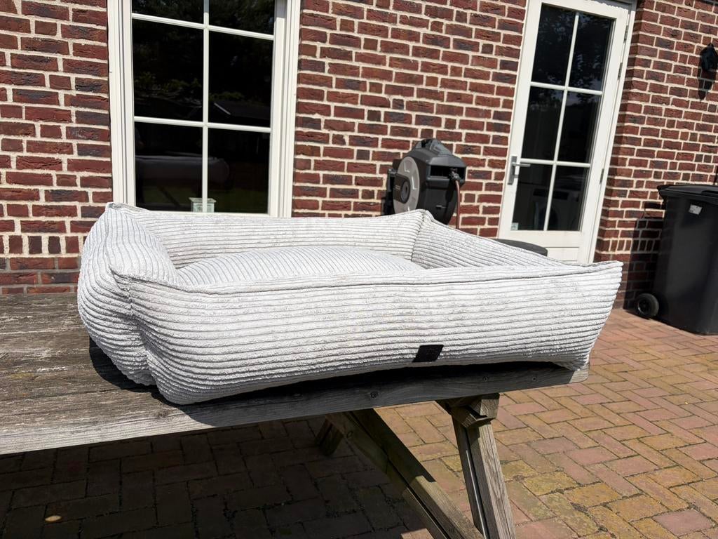 Designed by lotte hondenmand, Ophalen of Verzenden, Zo goed als nieuw, Stof
