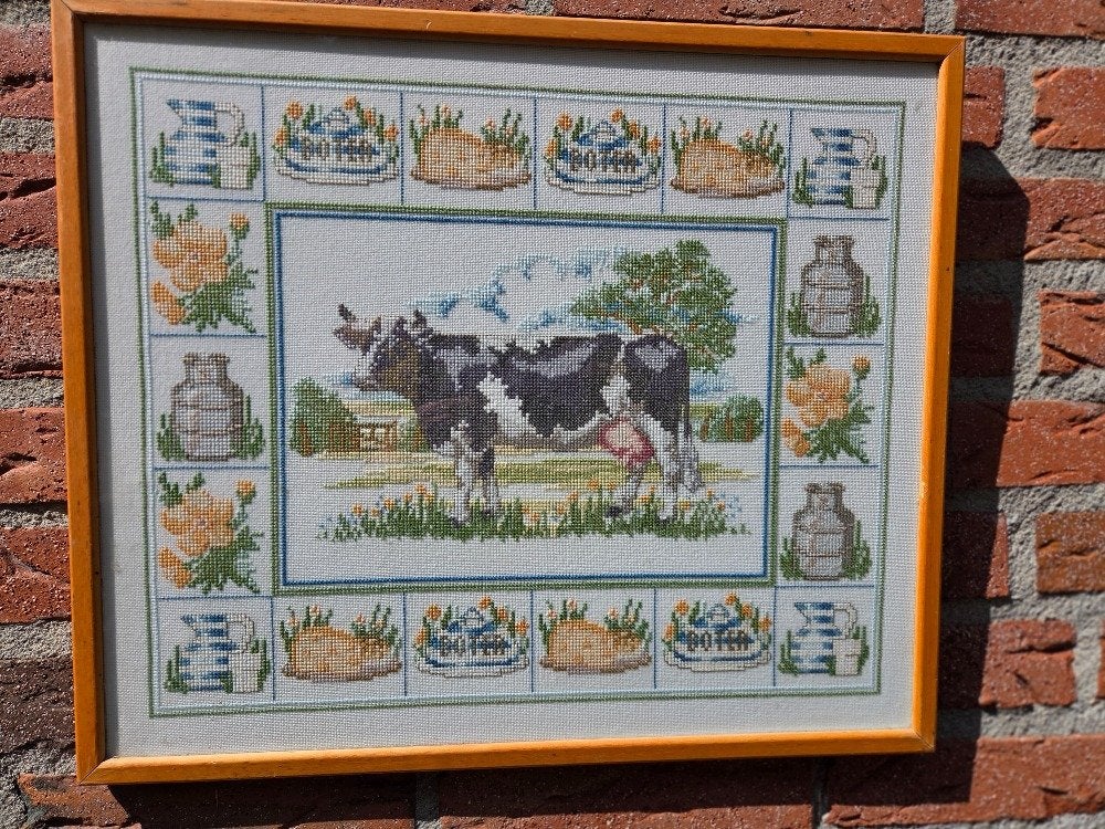 geborduurd schilderij koe boter en melk, Huis en Inrichting, Ophalen of Verzenden, 'T Olde Gre-j, Info@toldegrej.nl, Endepoelstraat 20f Didam