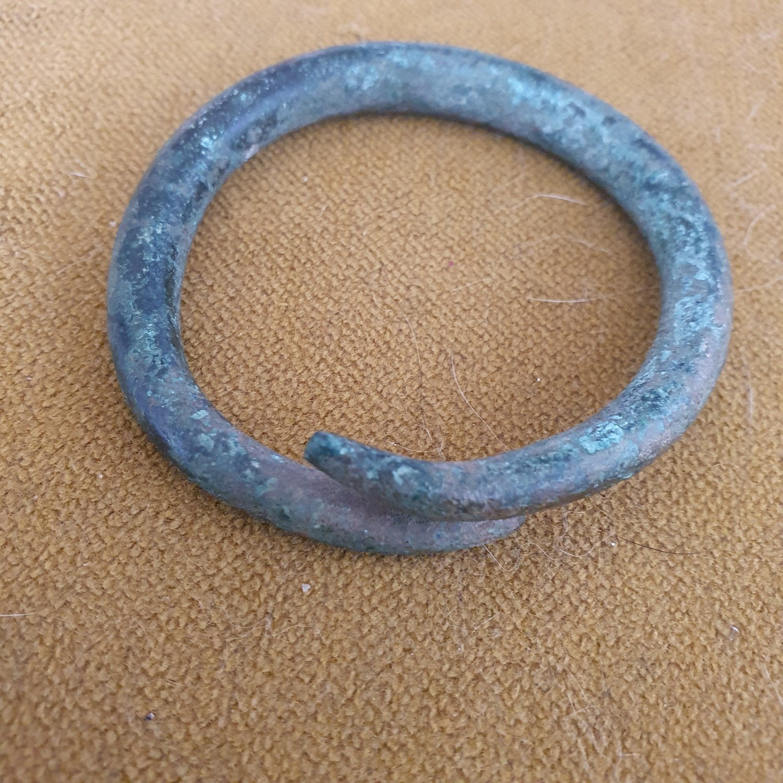 Oude bronzen armband. Bodemvondst., Ophalen of Verzenden
