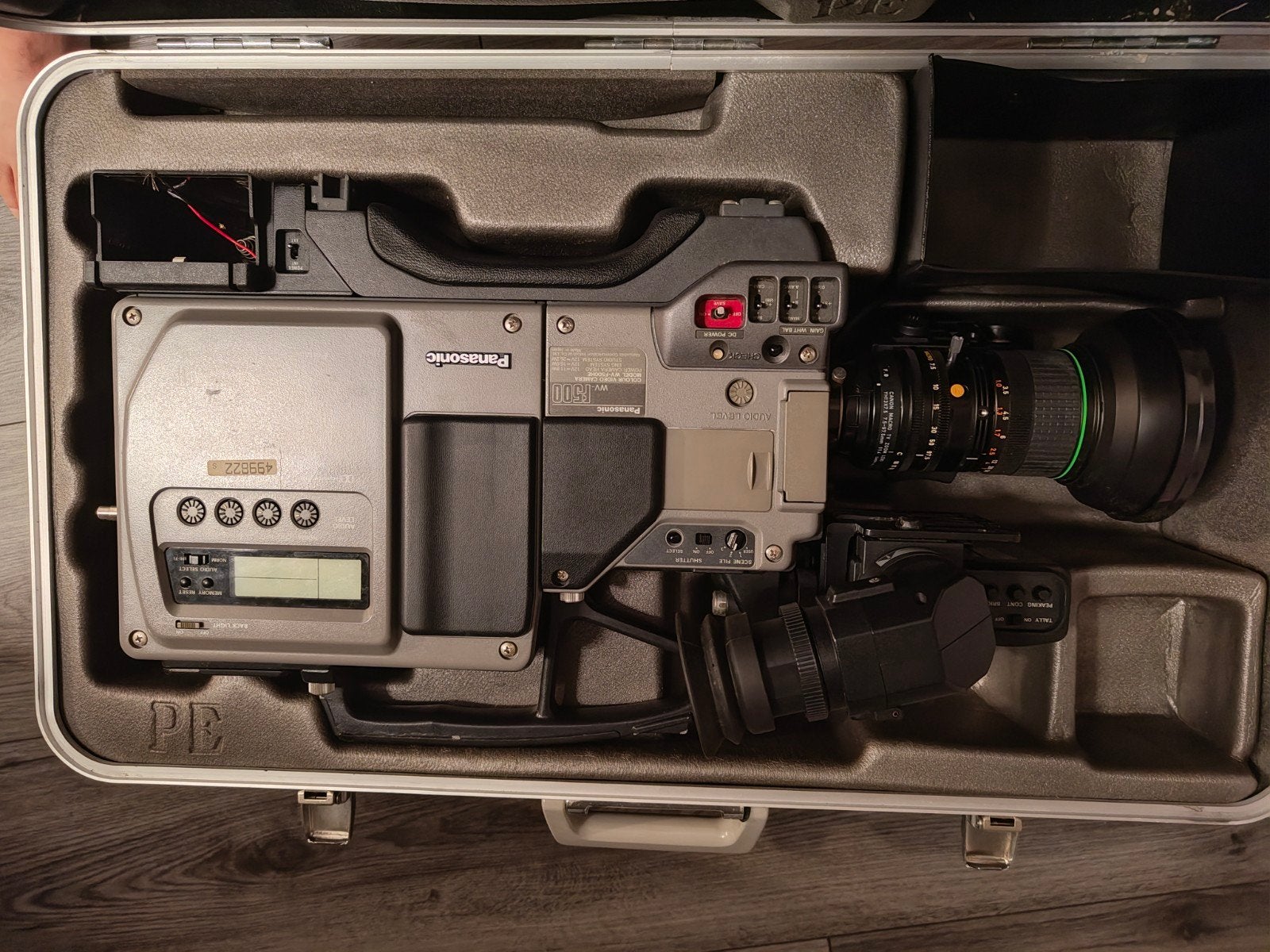 Panasonic AG-455 S-VHS Camcorder met Koffer, Ophalen