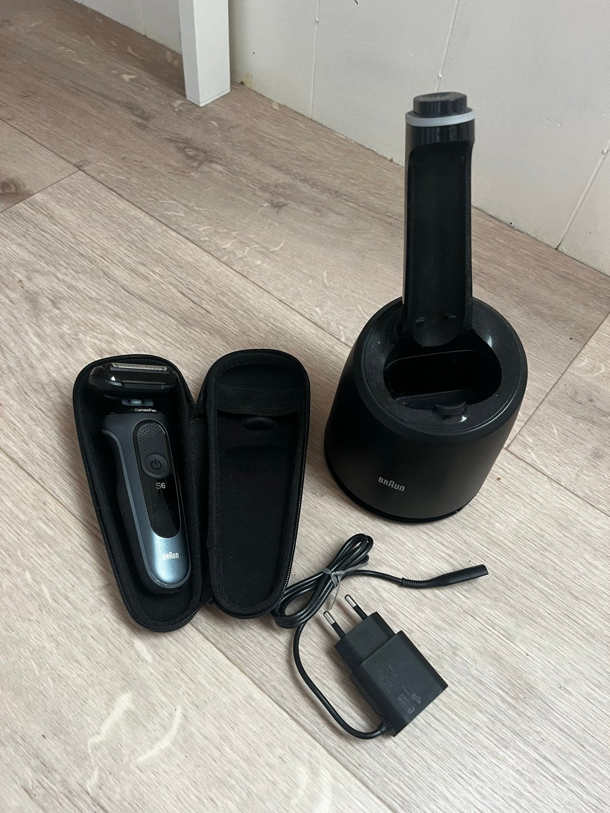 Braun Series 6 S6 Scheerapparaat met Clean & Charge Station, Witgoed en Apparatuur, Ophalen of Verzenden, Zo goed als nieuw, Scheren en Epileren
