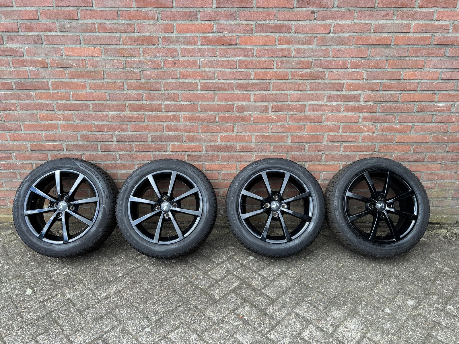Winterbanden(set) Suzuki Ignis (2016 - ) 16 Inch, Auto-onderdelen, Ophalen, Gebruikt, 16 inch, Band(en)
