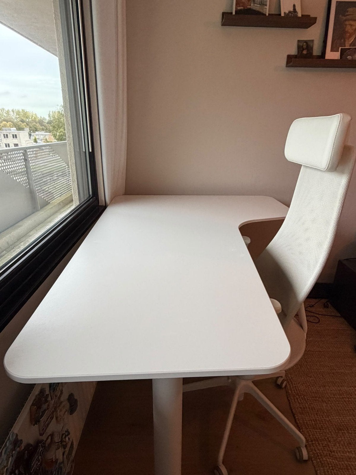 Hoekbureau met zit/sta onderstel en bureaustoel, Ophalen, Hoekbureau, Zo goed als nieuw, IKEA