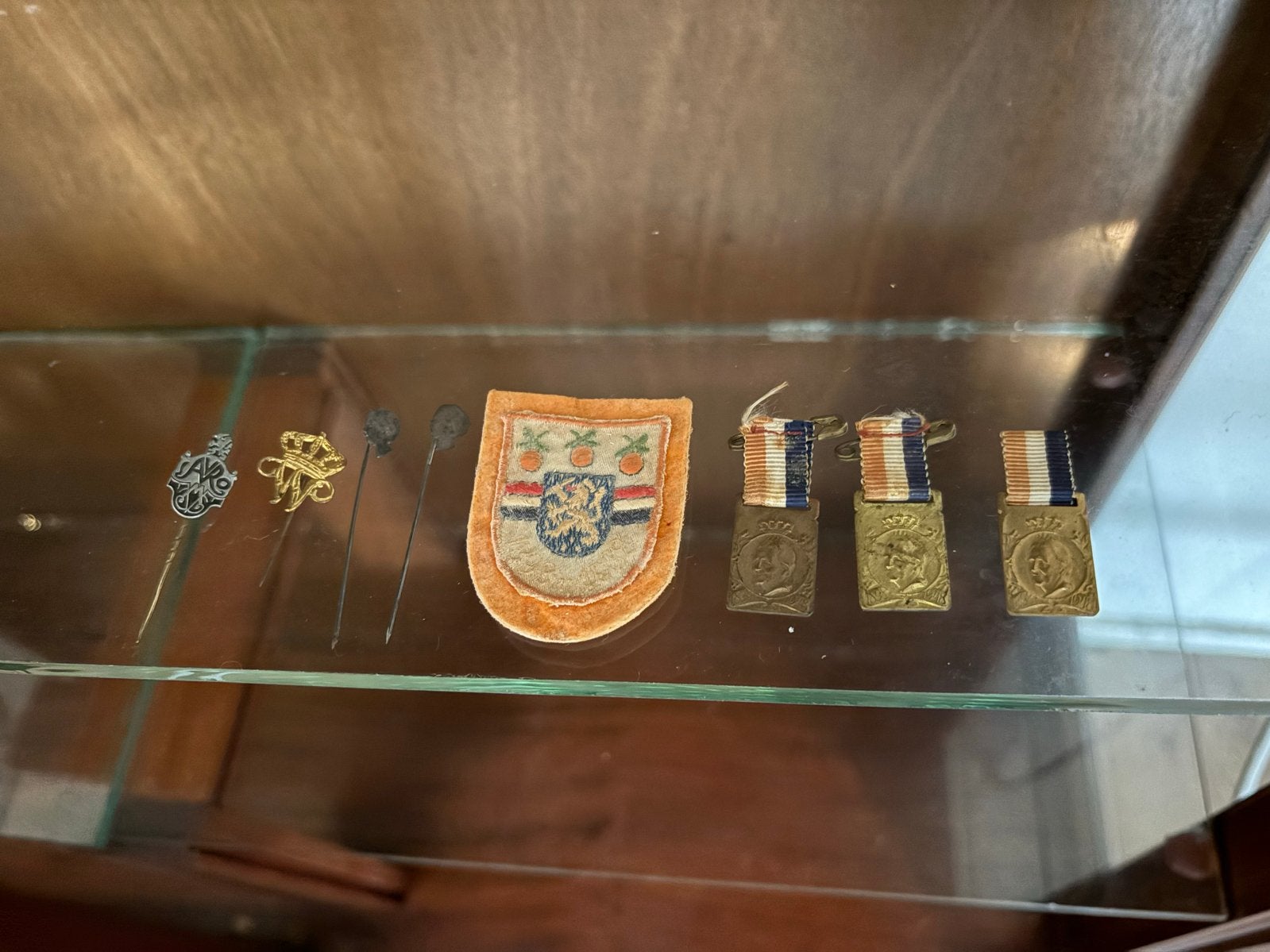 Militaria collectie: Medailles, emblemen en speldjes, Verzamelen, Ophalen of Verzenden, Overige soorten, Nederland, Lintje, Medaille of Wings