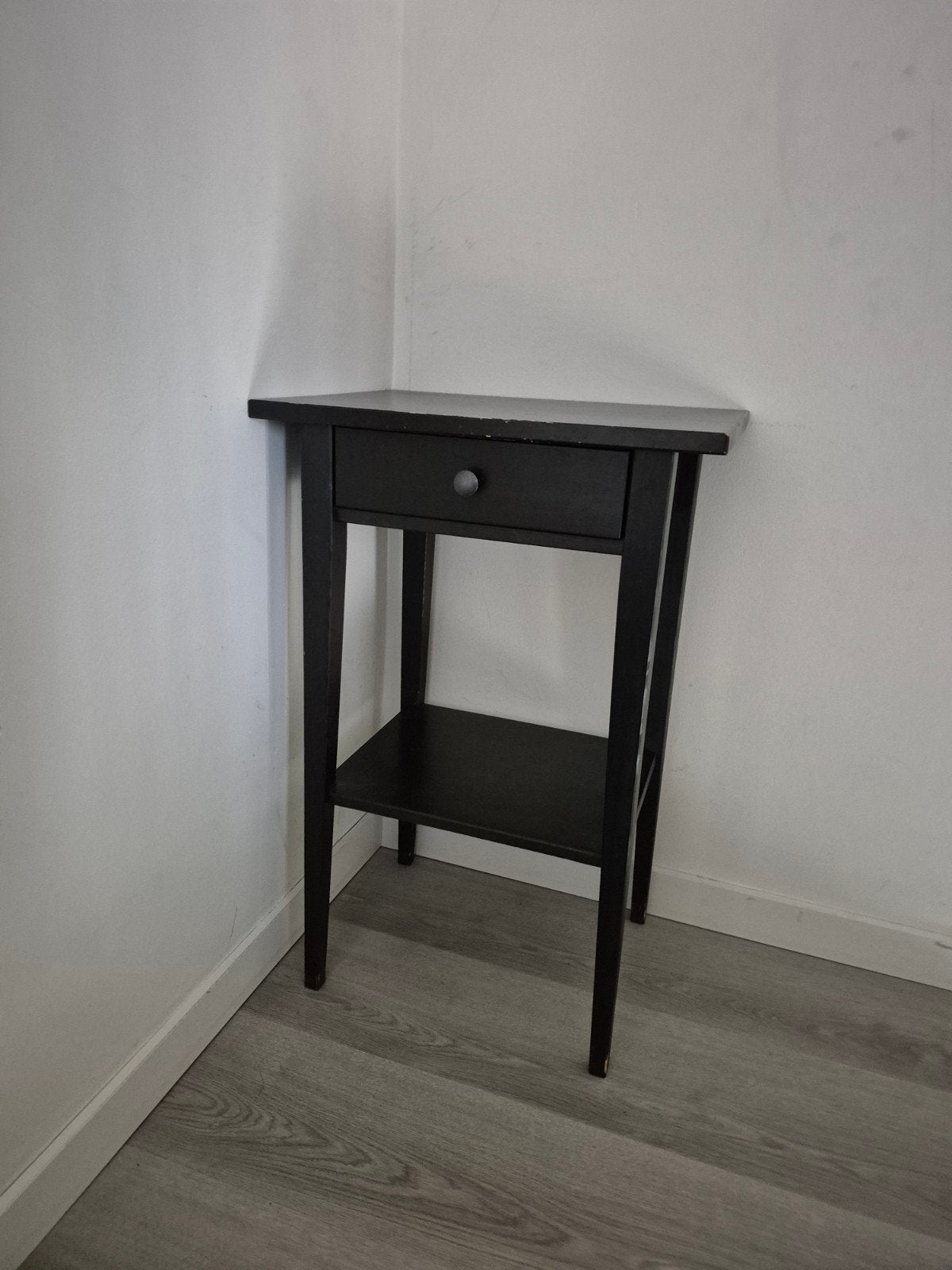 2 Nachtkastjes hemnes, Ophalen, 50 tot 100 cm, Zo goed als nieuw, 25 tot 50 cm