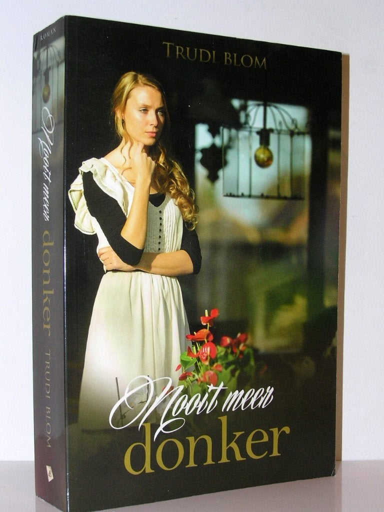 Trudi Blom - Nooit meer donker (christelijk historisch), Ophalen of Verzenden, Zo goed als nieuw