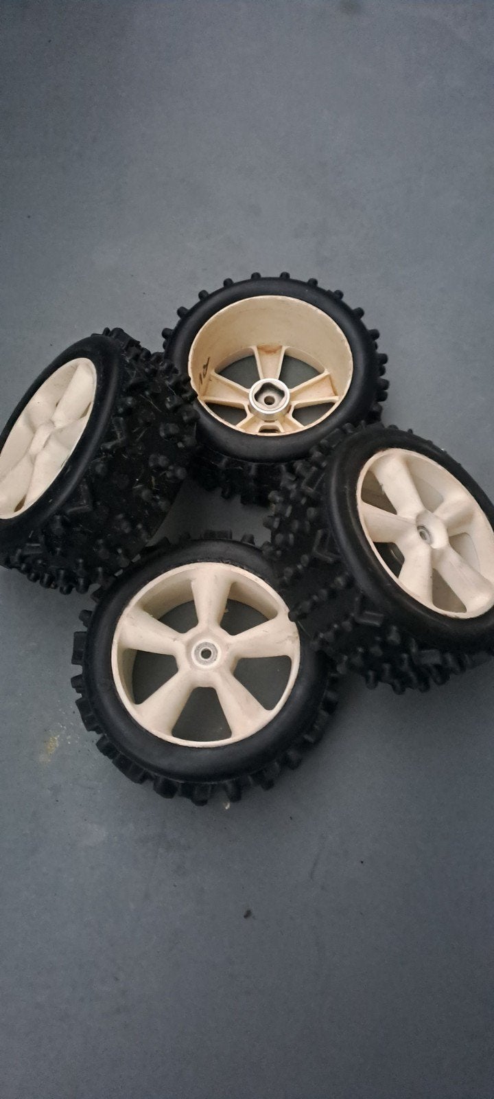 setje van 4 velgen met banden voor de hormann of elcon enz, Hobby en Vrije tijd, Modelauto's | 1:5 tot 1:12, Ophalen of Verzenden