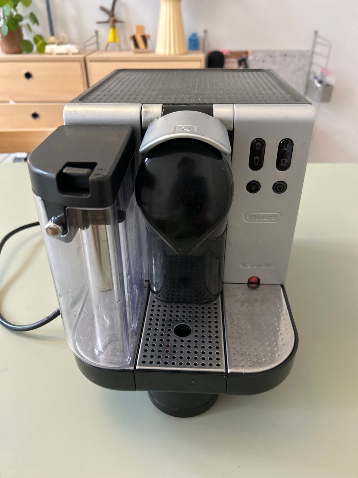 Nespresso De'Longhi Intissima Koffiecupmachine - Zilver, Ophalen, Gebruikt, Espresso apparaat, 1 kopje