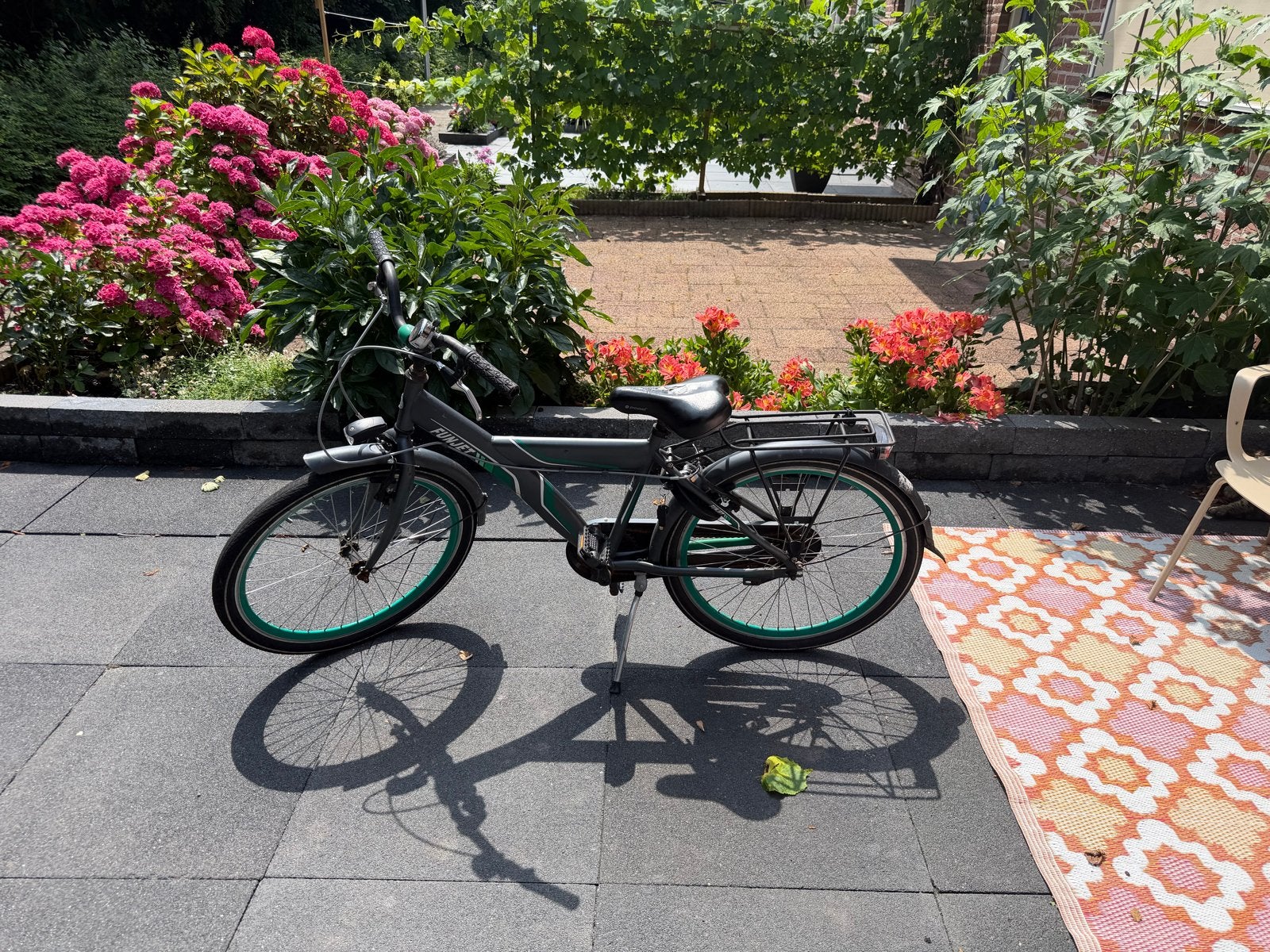 Stoere zwarte fiets met groene accenten gratis, Fietsen en Brommers, Ophalen, Gebruikt, Minder dan 16 inch