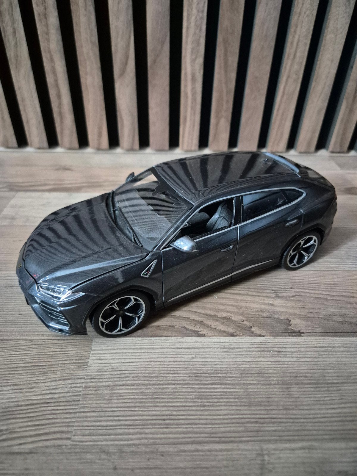 Bburago Lamborghini Urus Modelauto Grijs 1:20, Ophalen of Verzenden, Zo goed als nieuw