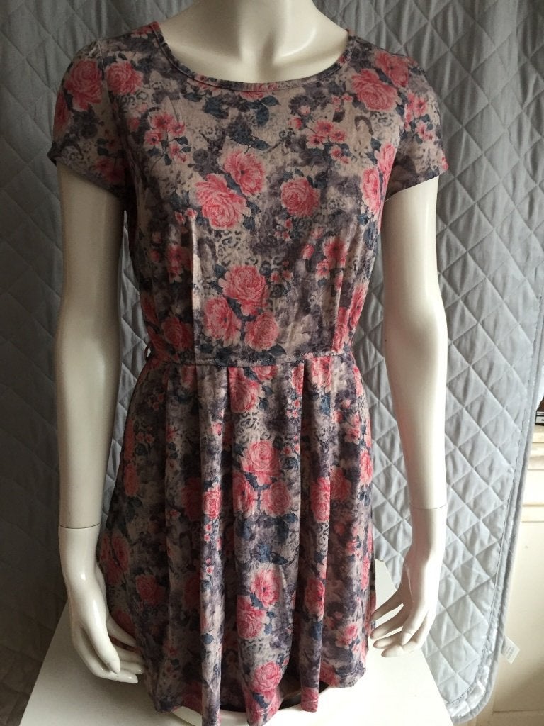 Broadway gebloemde jurk maat 38 (2B26), Kleding | Dames, Tweedehands verkoop, Ophalen of Verzenden, Grijs, Onder de knie