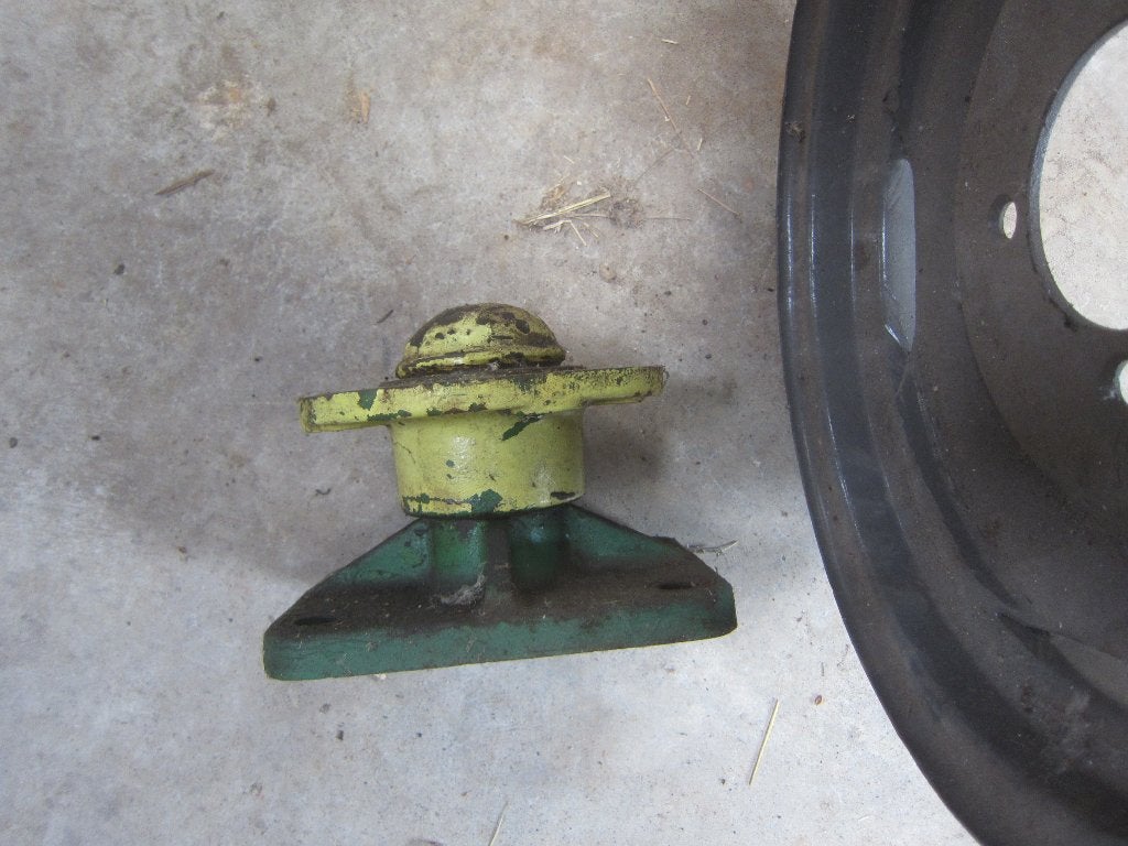 JOHN DEERE wielnaaf BALENPERS Antiek Oude JOHN DEERE, Doe-het-zelf en Verbouw, Metalen, Ophalen of Verzenden, Zo goed als nieuw