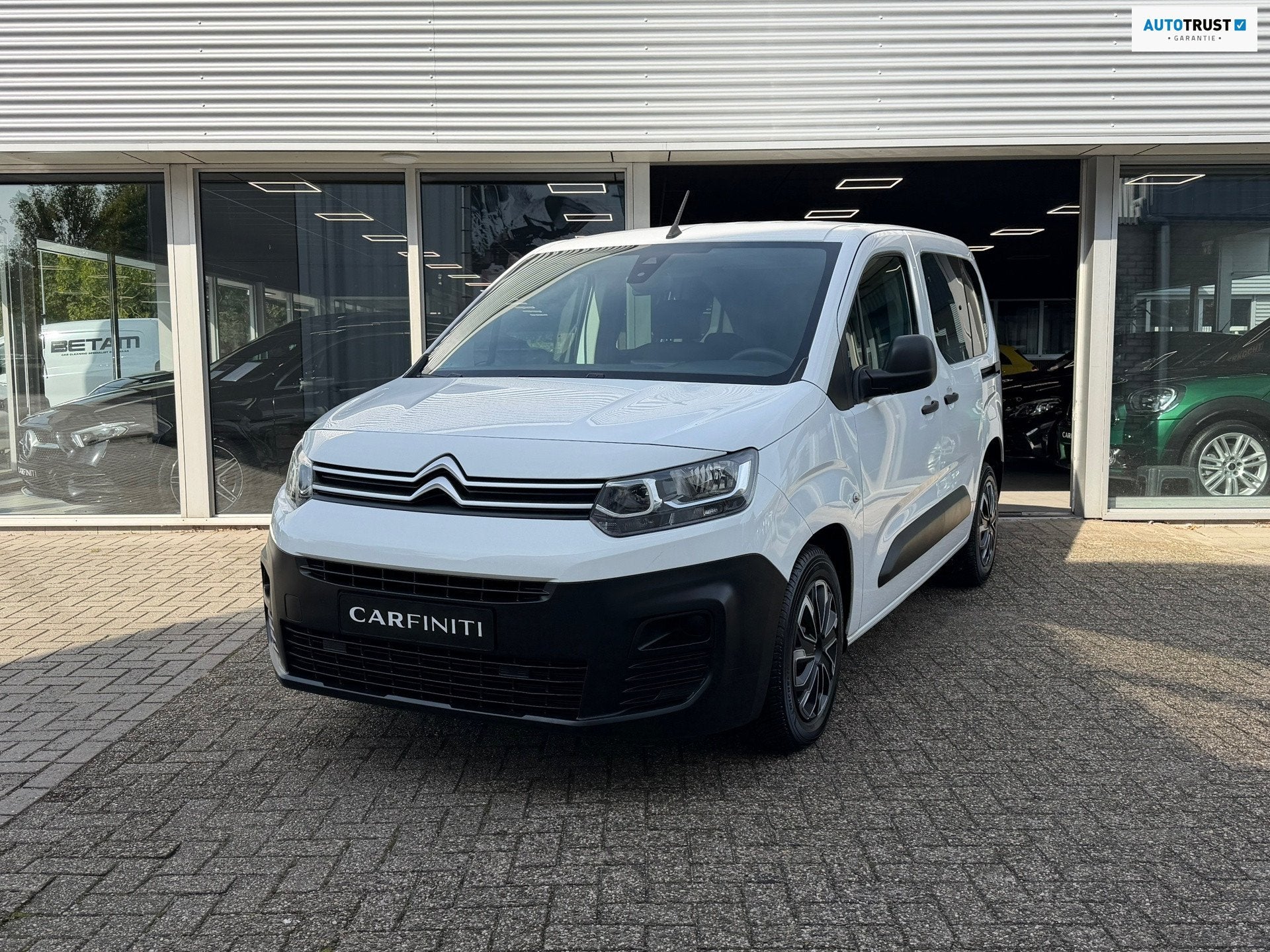 Citroen BERLINGO 1.2 PureTech Live (5 PERSOONS) |110 Pk | Ai, Voorwielaandrijving, Dealer onderhouden, Stof, Gebruikt