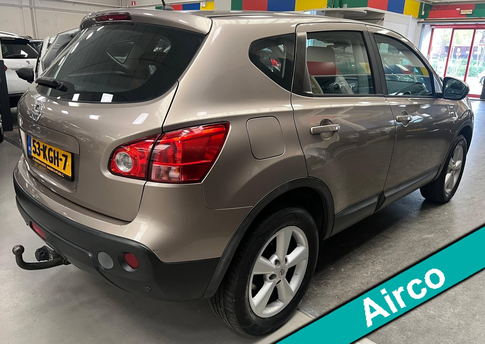 Nissan Qashqai 1.6 Acenta NAP - Airco - Cruise - Trekhaak, Voorwielaandrijving, 1272 kg, Gebruikt, Zwart