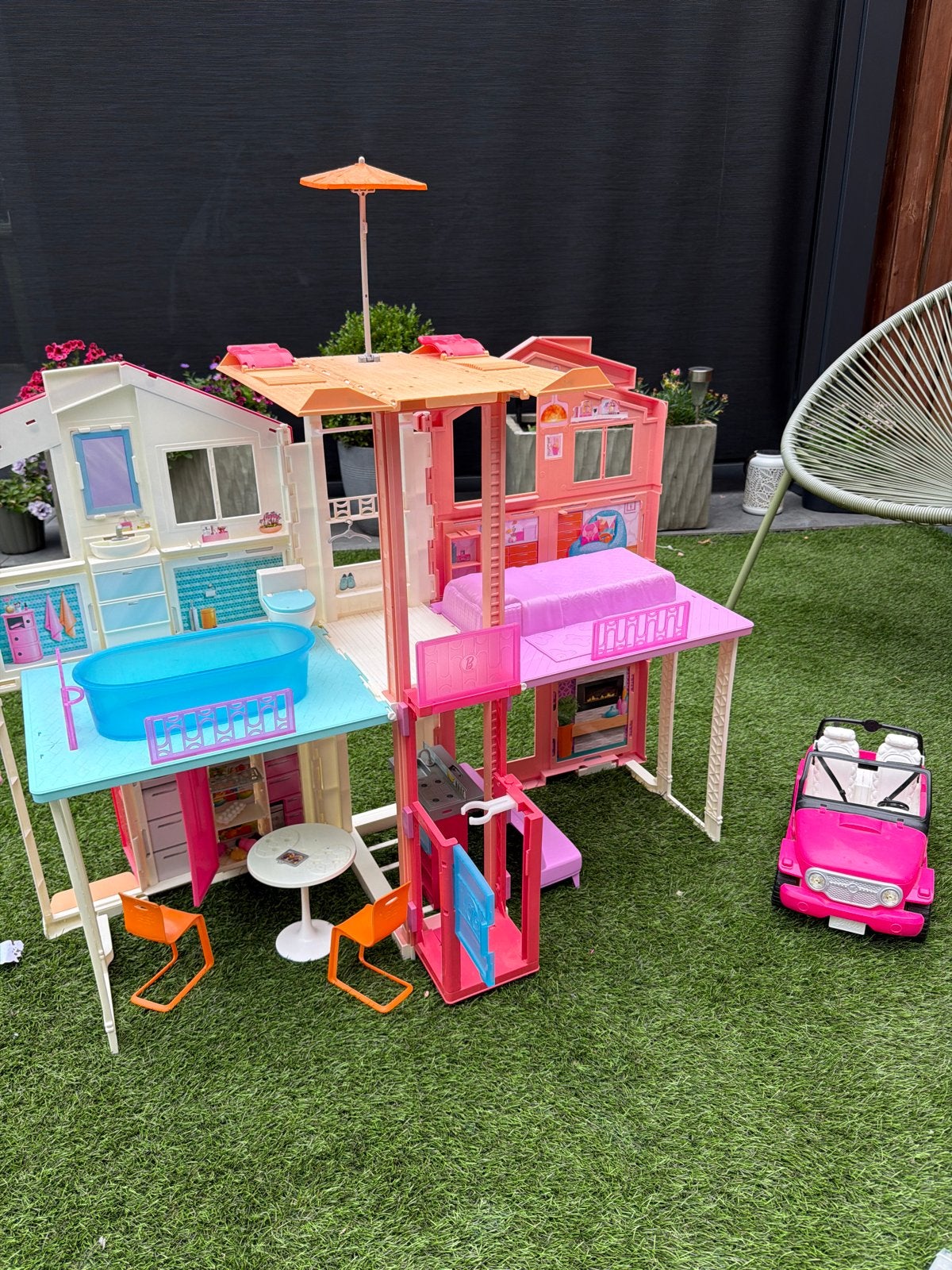 Groot Barbie Droomhuis met auto, Kinderen en Baby's, Speelgoed | Poppen, Gebruikt, Barbie, Ophalen