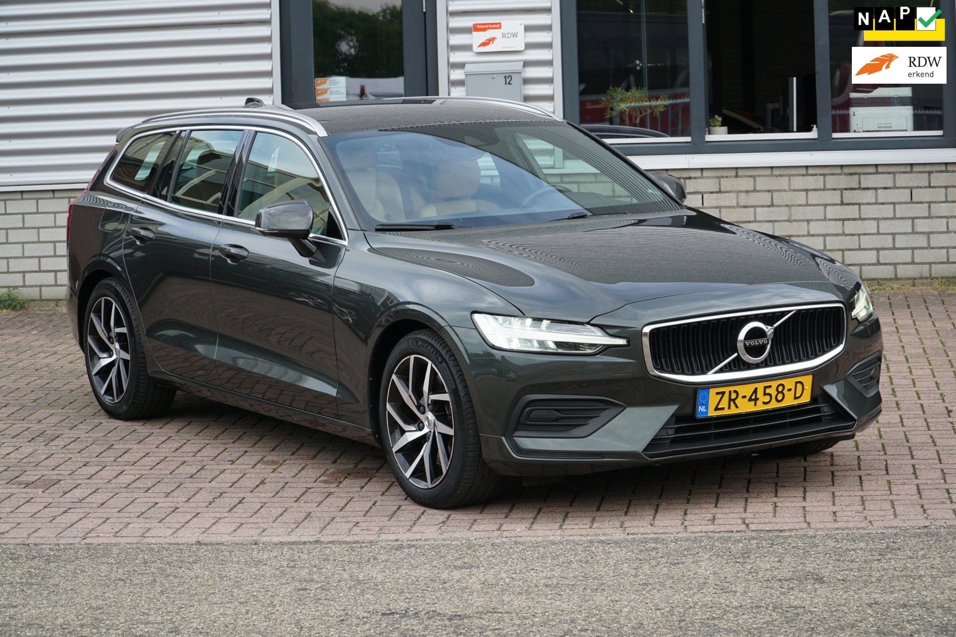 Volvo V60 2.0 T5 250 PK BEAUTY, Dealer onderhouden, 15 km/l, Euro 6, 4 cilinders