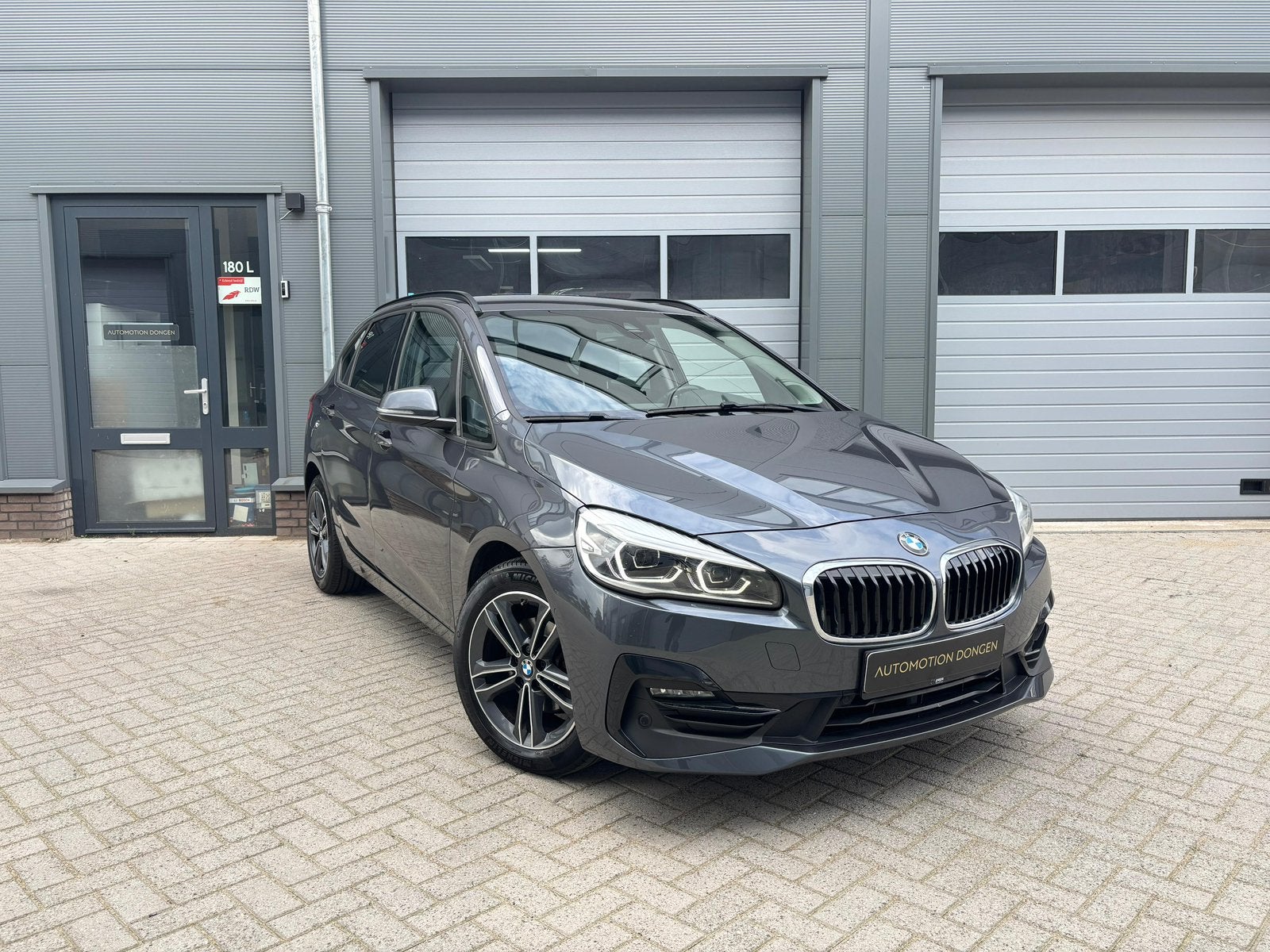 BMW 2-Serie Active Tourer 218i 136pk Aut 2021 Grijs BTWer, Auto's, 136 pk, Zwart, Leder, 3 cilinders