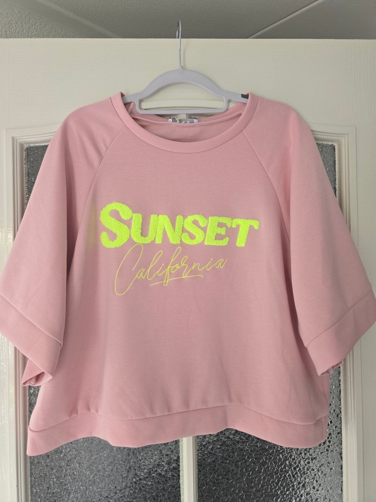 Nieuw shirt roze neon geel 40 42 44, Maat 42/44 (L), Nieuw, Ophalen of Verzenden, Korte mouw