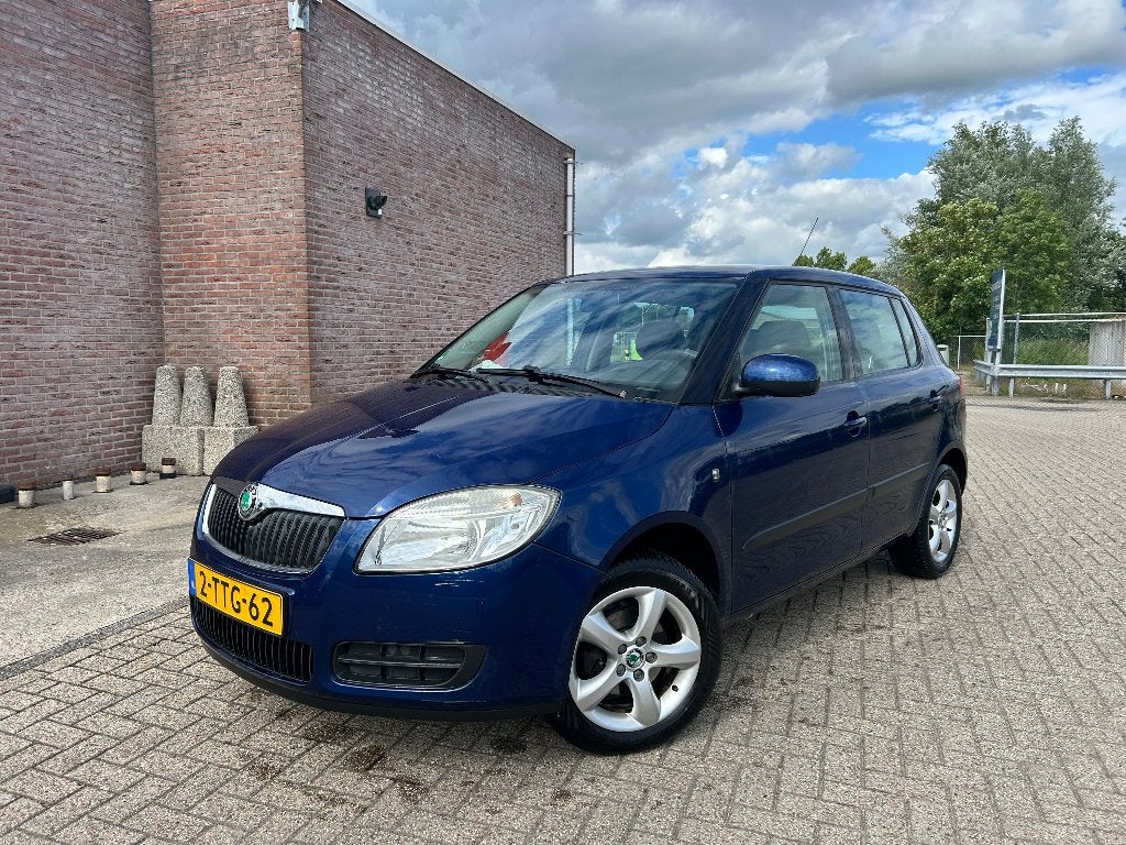 Skoda Fabia 1.4 16V 63KW 2010 Blauw, Auto's, Skoda, Voorwielaandrijving, 40 €/maand, 4 cilinders, Elektrische buitenspiegels