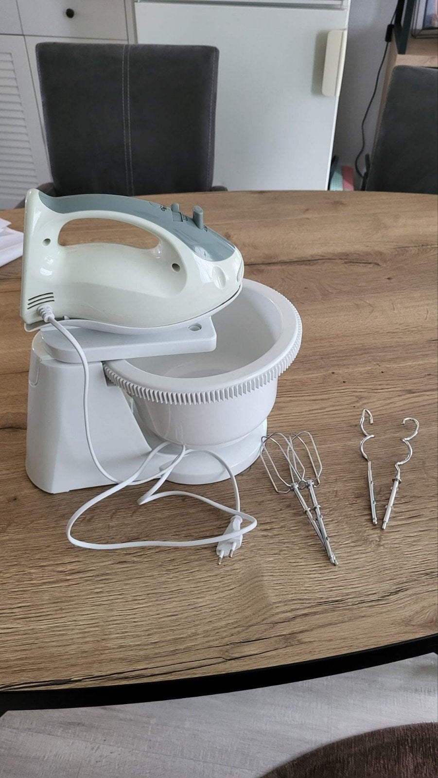 Handmixer met standaard en kom - Slechts 1x gebruikt, 4 liter of meer, Ophalen, Zo goed als nieuw, 3 snelheden of meer