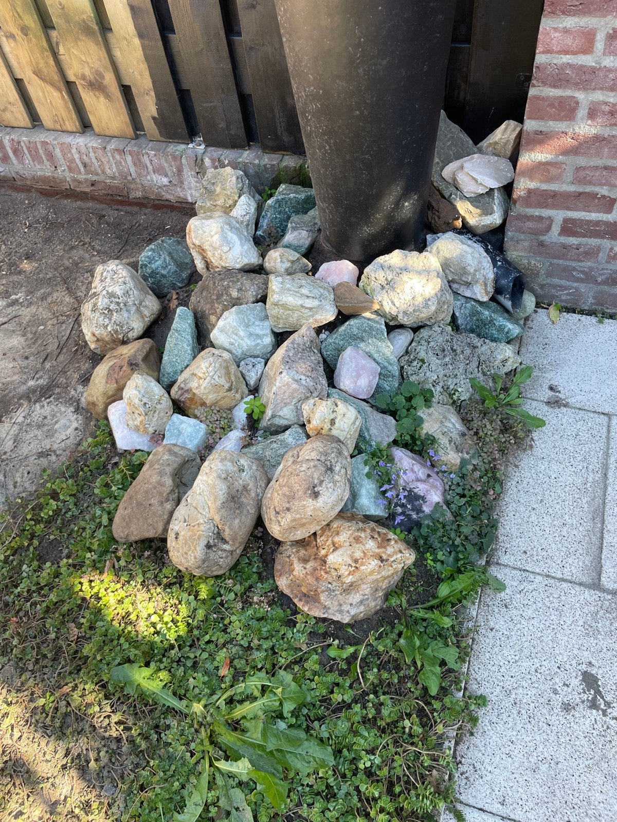 Partij natuurstenen en broekstenen - Gratis afhalen, Tuin en Terras, Ophalen, Overige materialen, Gebruikt, Kei