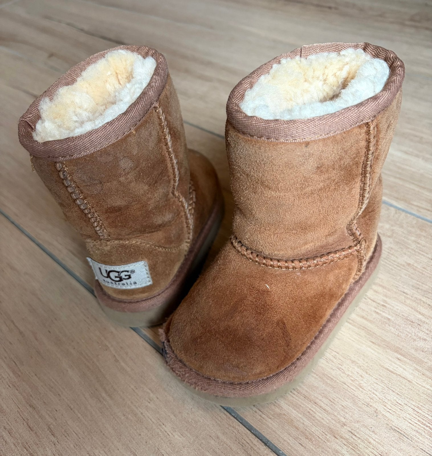 Uggs laarsjes voor baby's/kinderen - Maat 22,5, Ophalen of Verzenden, Gebruikt, Jongetje of Meisje, Laarsjes