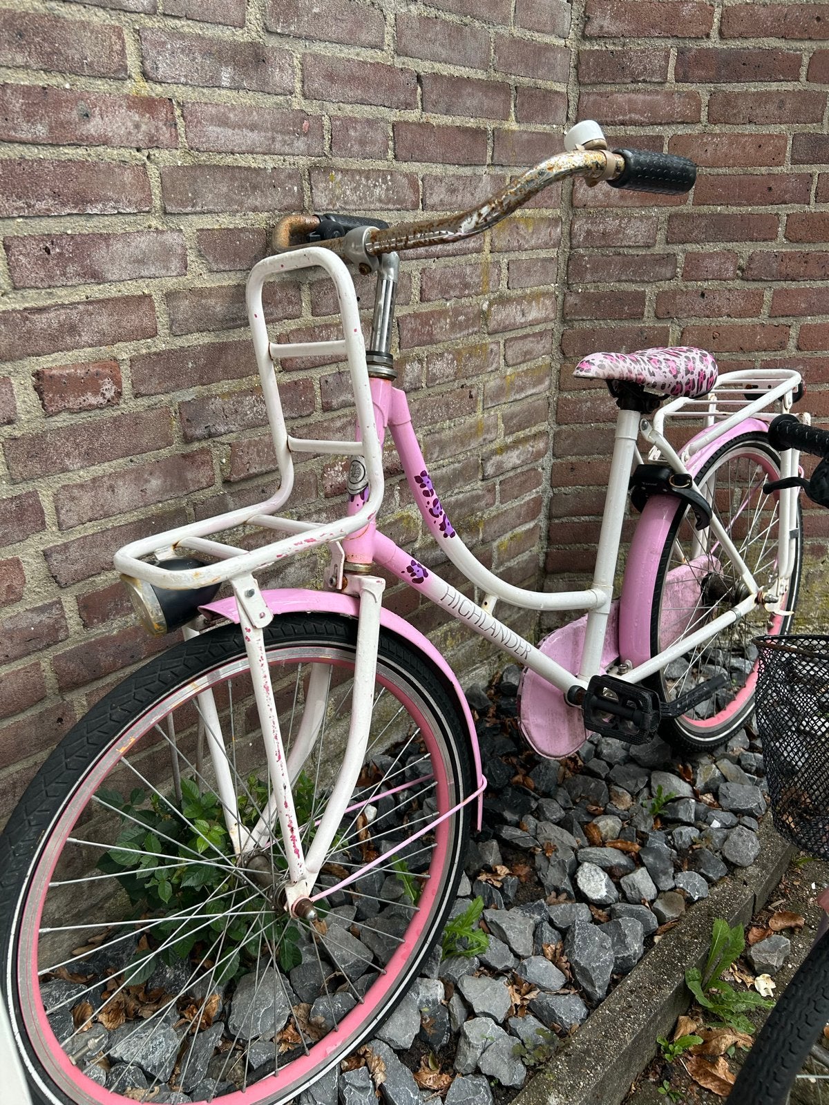 Roze Highlander meisjesfiets met Voordrager, Ophalen, Gebruikt, Terugtraprem, 22 inch